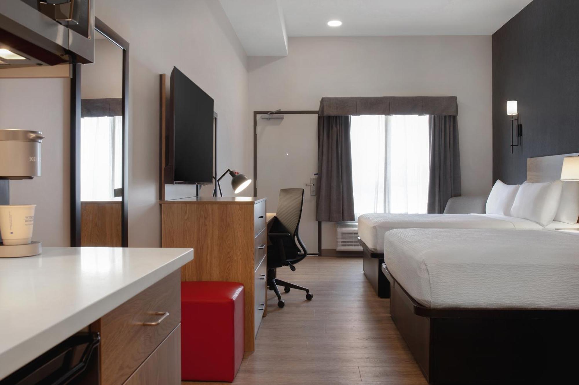 Hotel Ramada By Wyndham Cochrane 3*