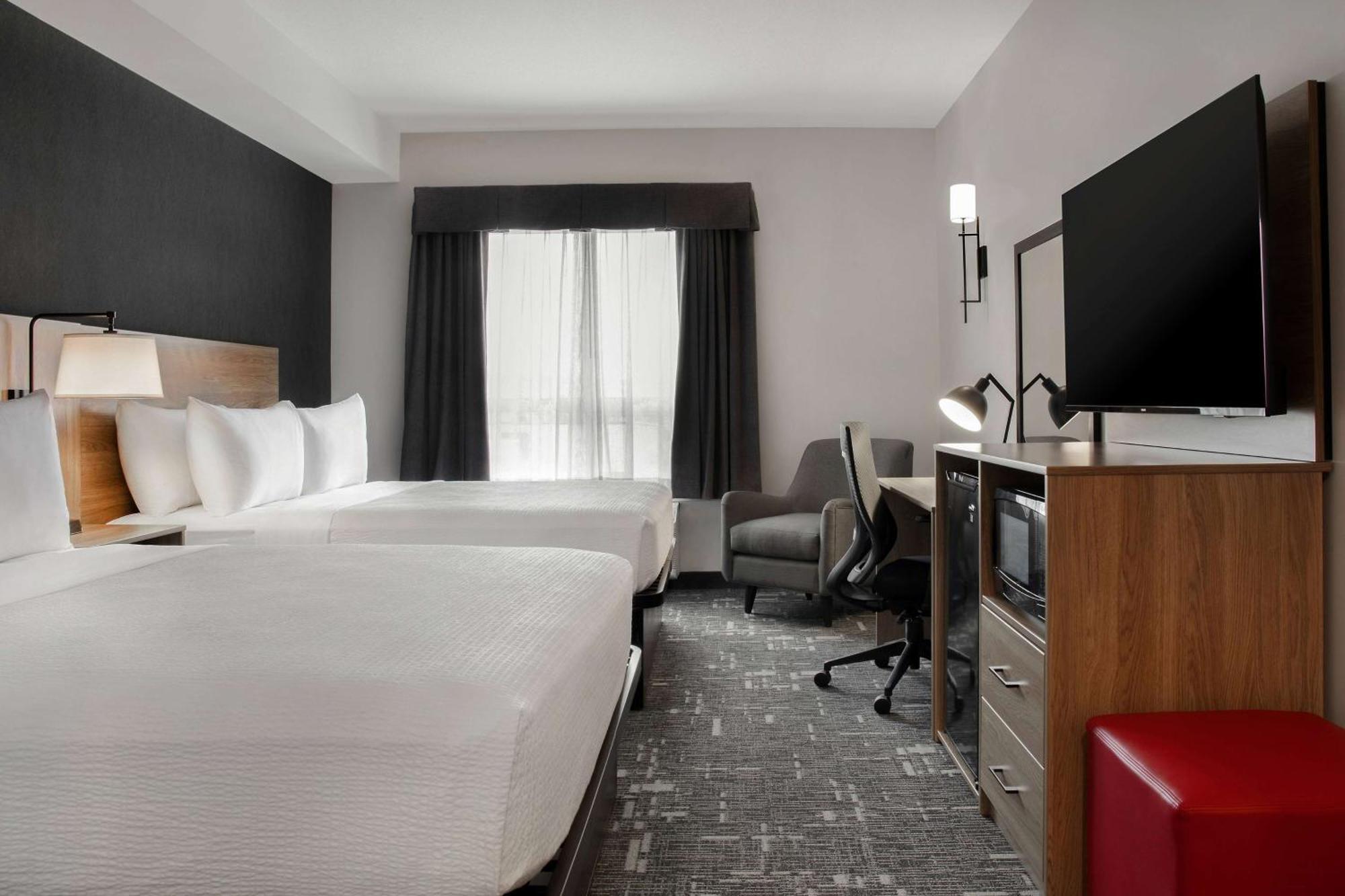 Hotel Ramada By Wyndham Cochrane 3*