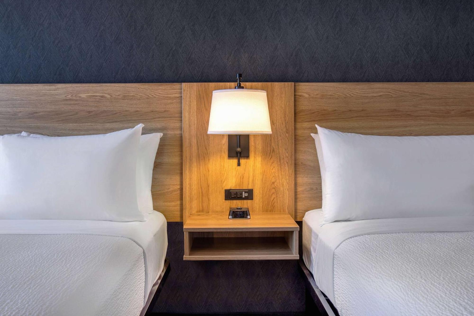 Ramada By Wyndham Cochrane Hotel