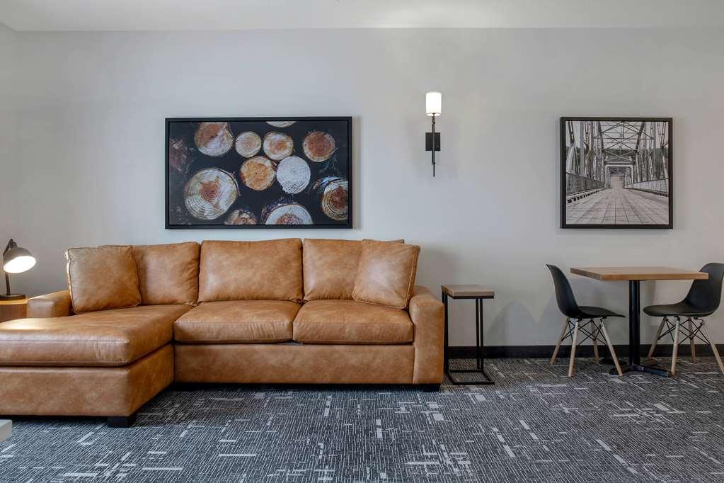 Ramada By Wyndham Cochrane Hotel