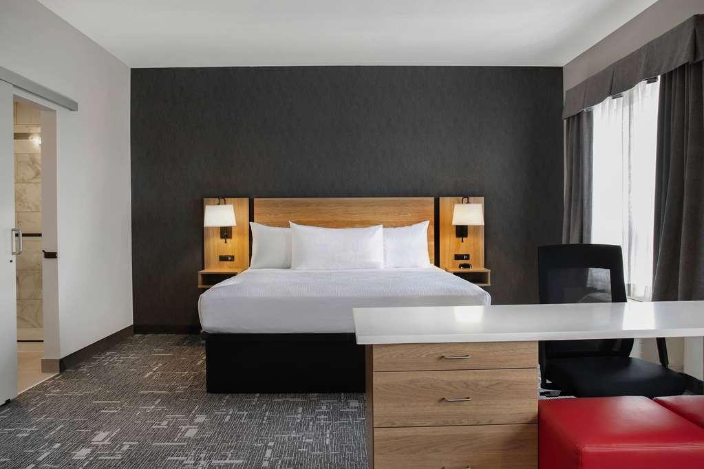 Hotel Ramada By Wyndham Cochrane