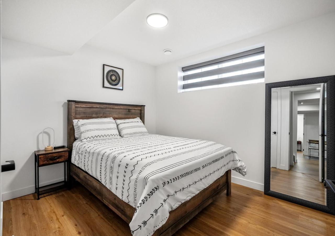 Mountain Hideaway Two Bedroom Basement * Cochrane
