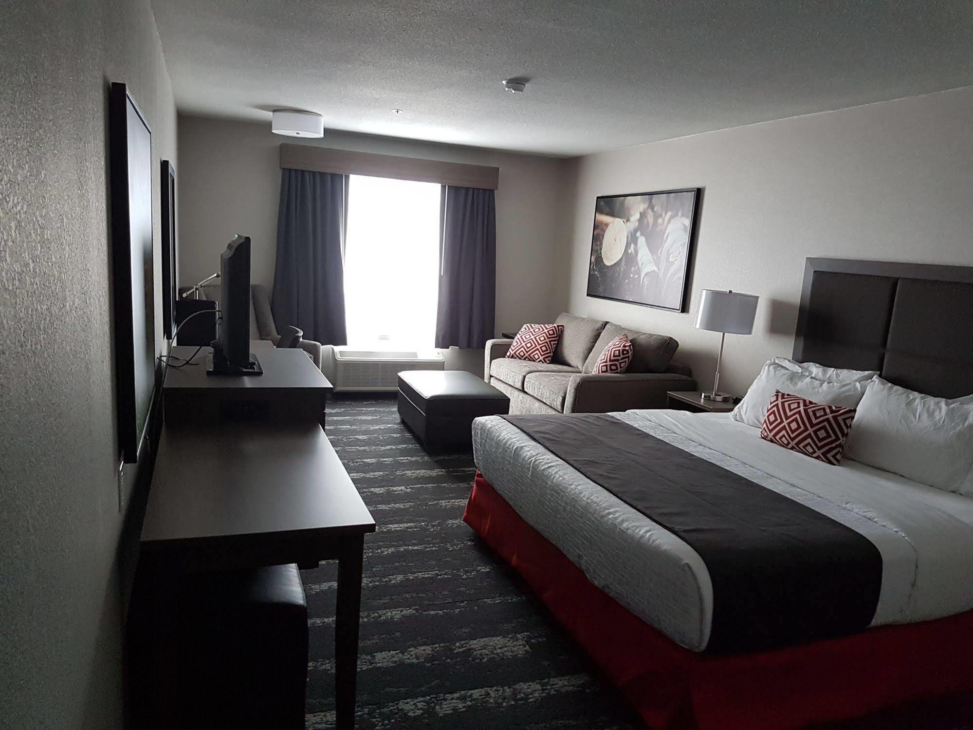 Hotel Ramada By Wyndham Cochrane 3*