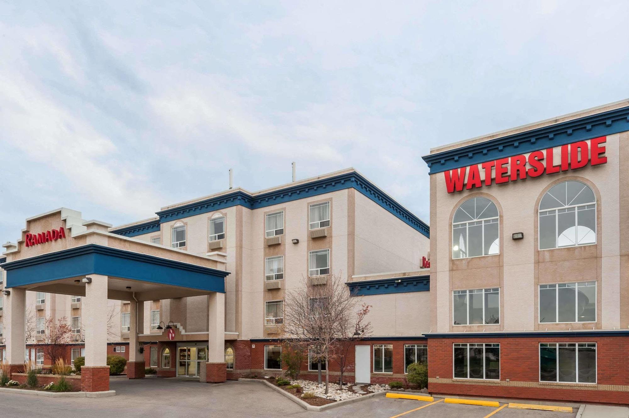 Hotel Ramada By Wyndham Cochrane