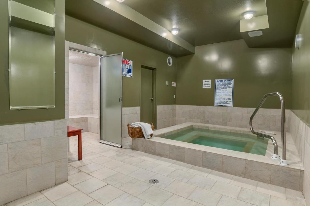 Super 8 By Wyndham Hotel