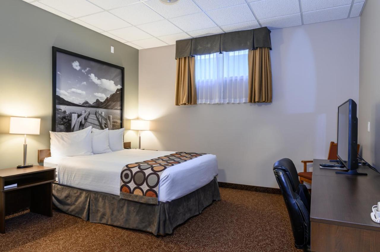 Super 8 By Wyndham Hotel 2*