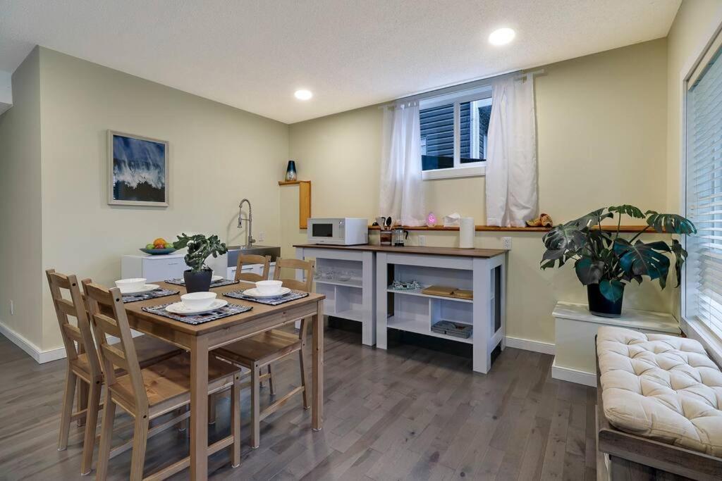 Adorable Private With Indoor Fire Place Apartment