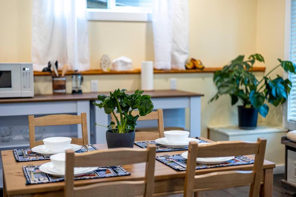 Adorable Private With Indoor Fire Place Apartment