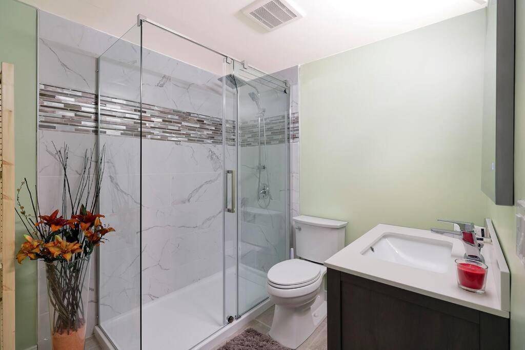 Adorable Private With Indoor Fire Place Apartment *