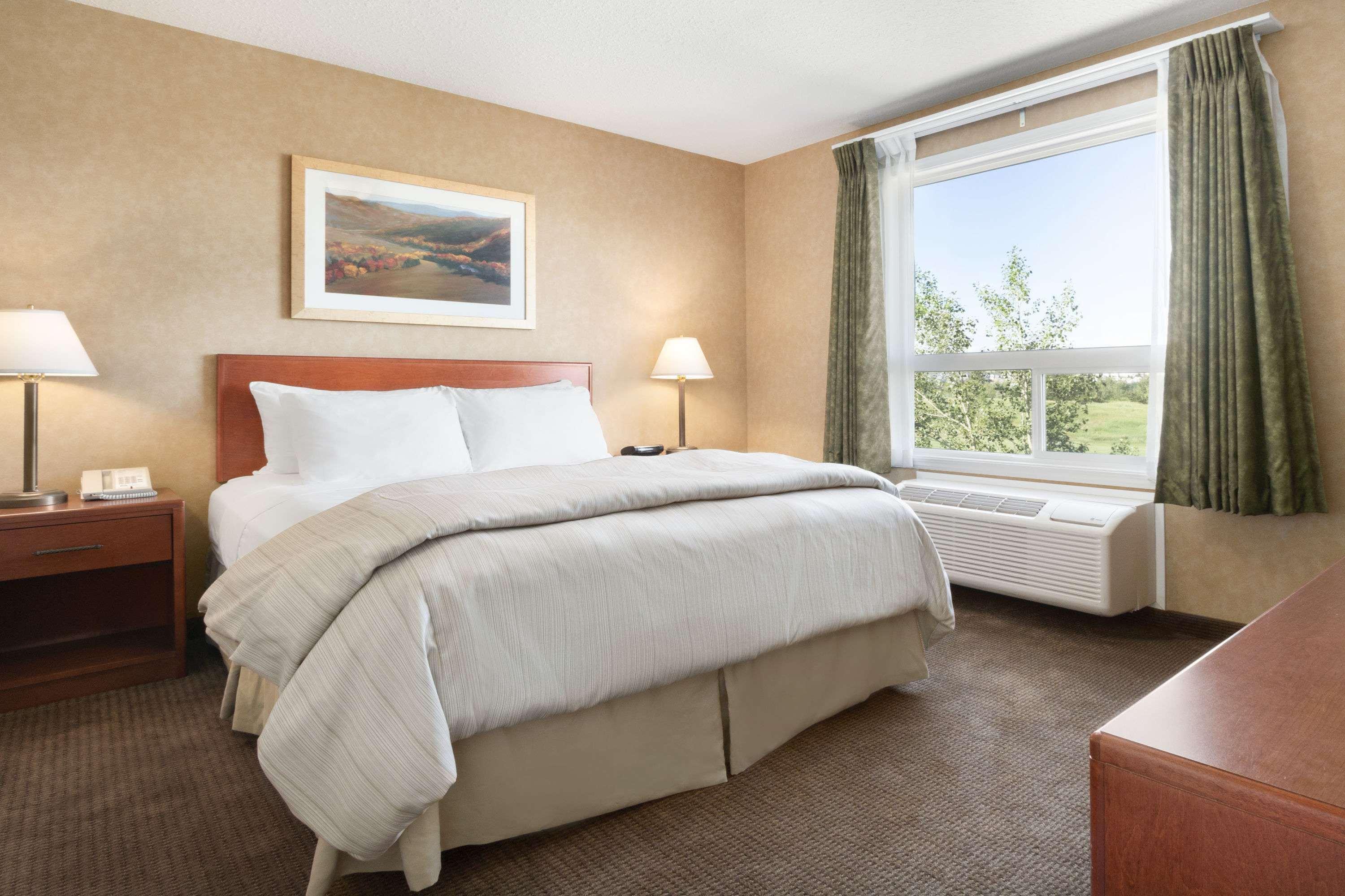 Days & By Wyndham Hotel