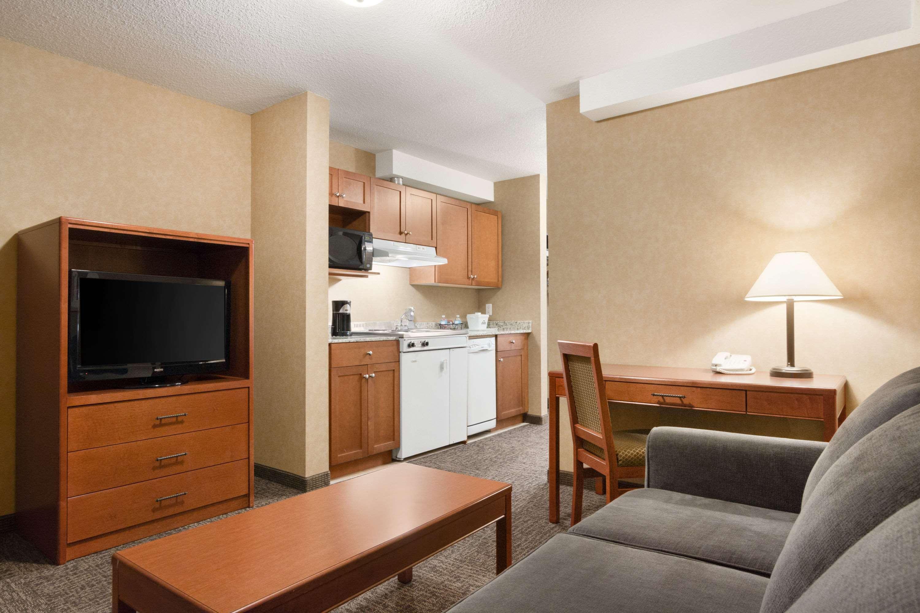 Hotel Days & By Wyndham Cochrane