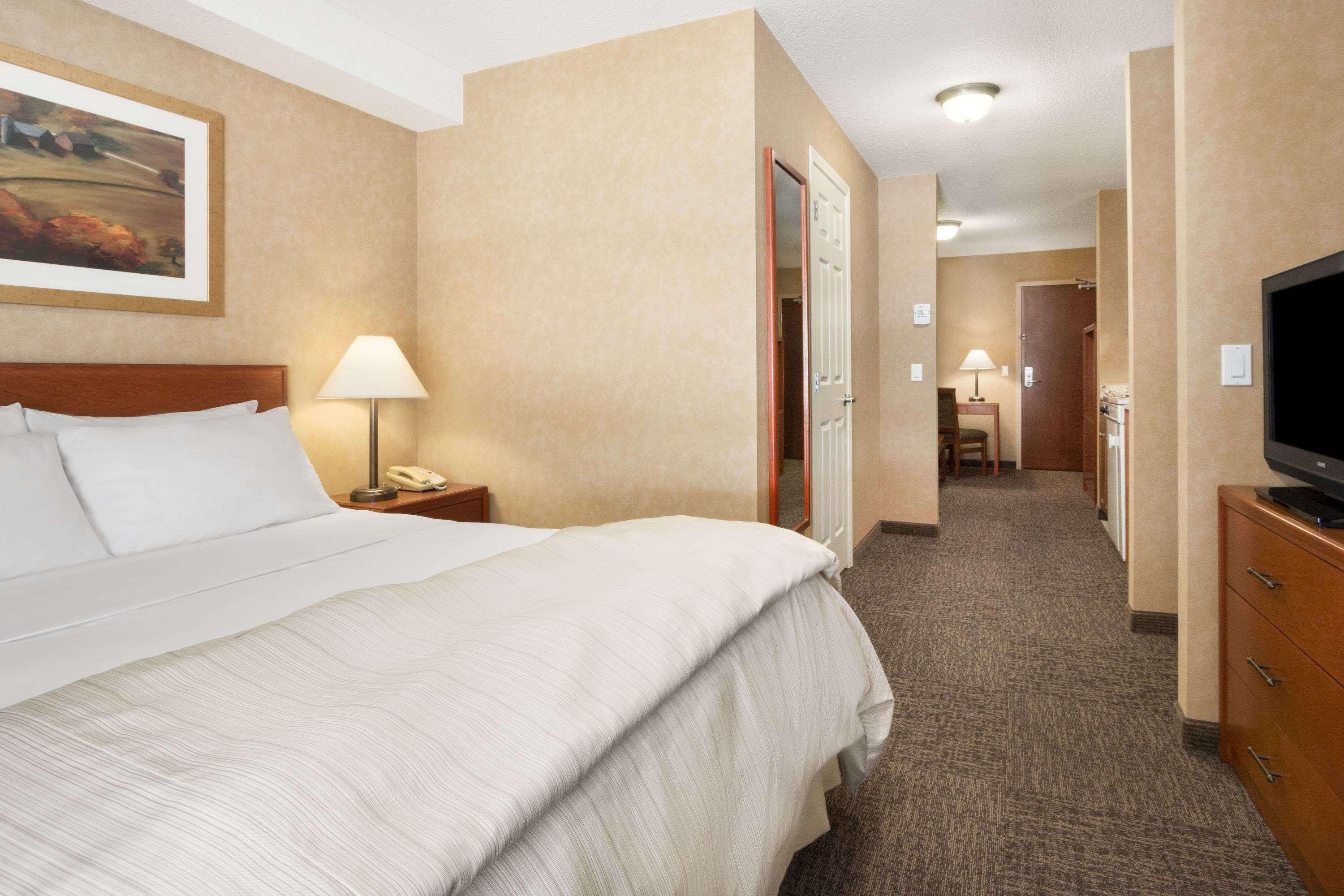 Hotel Days & By Wyndham
