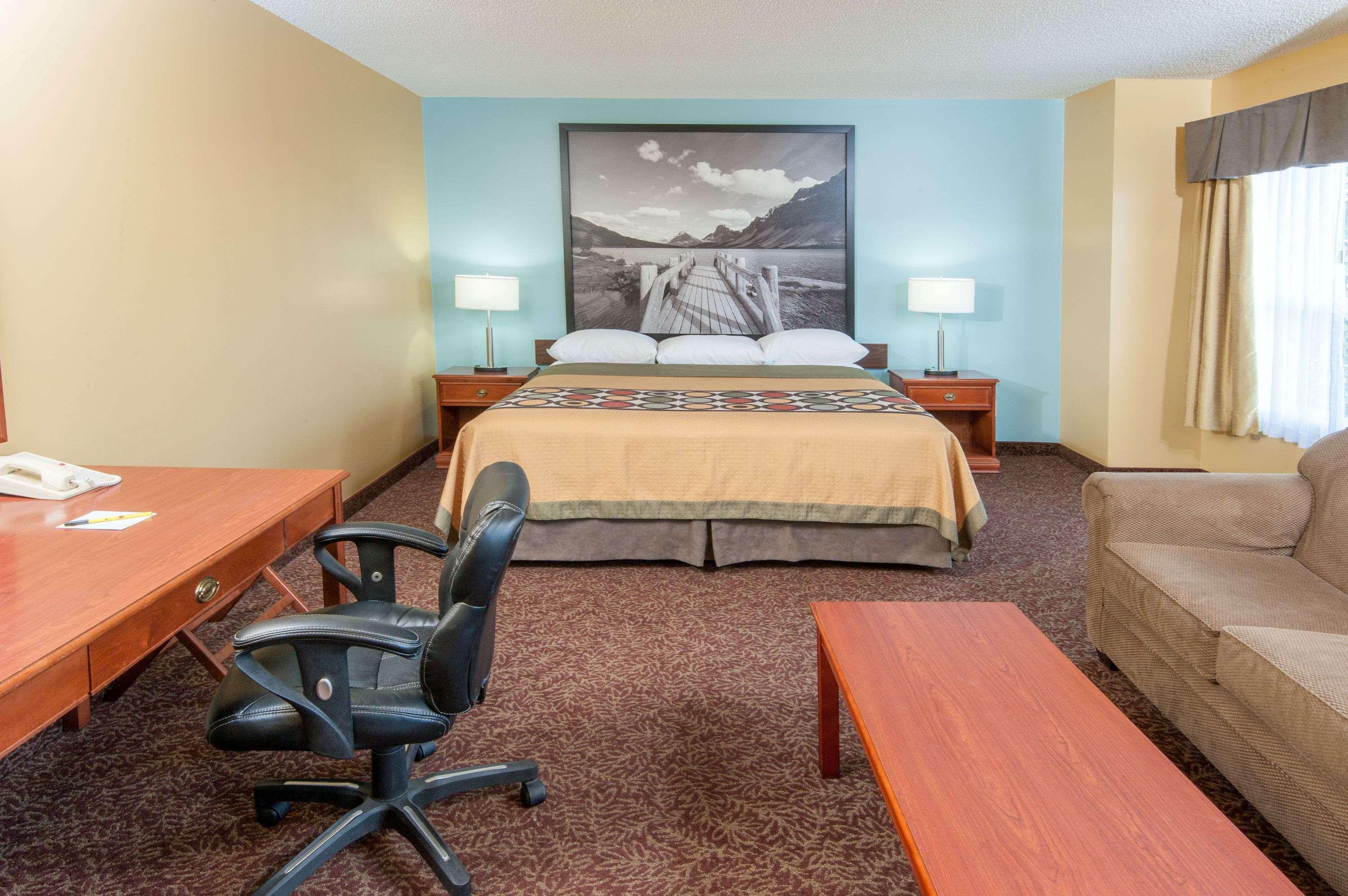 Super 8 By Wyndham Hotel 2*