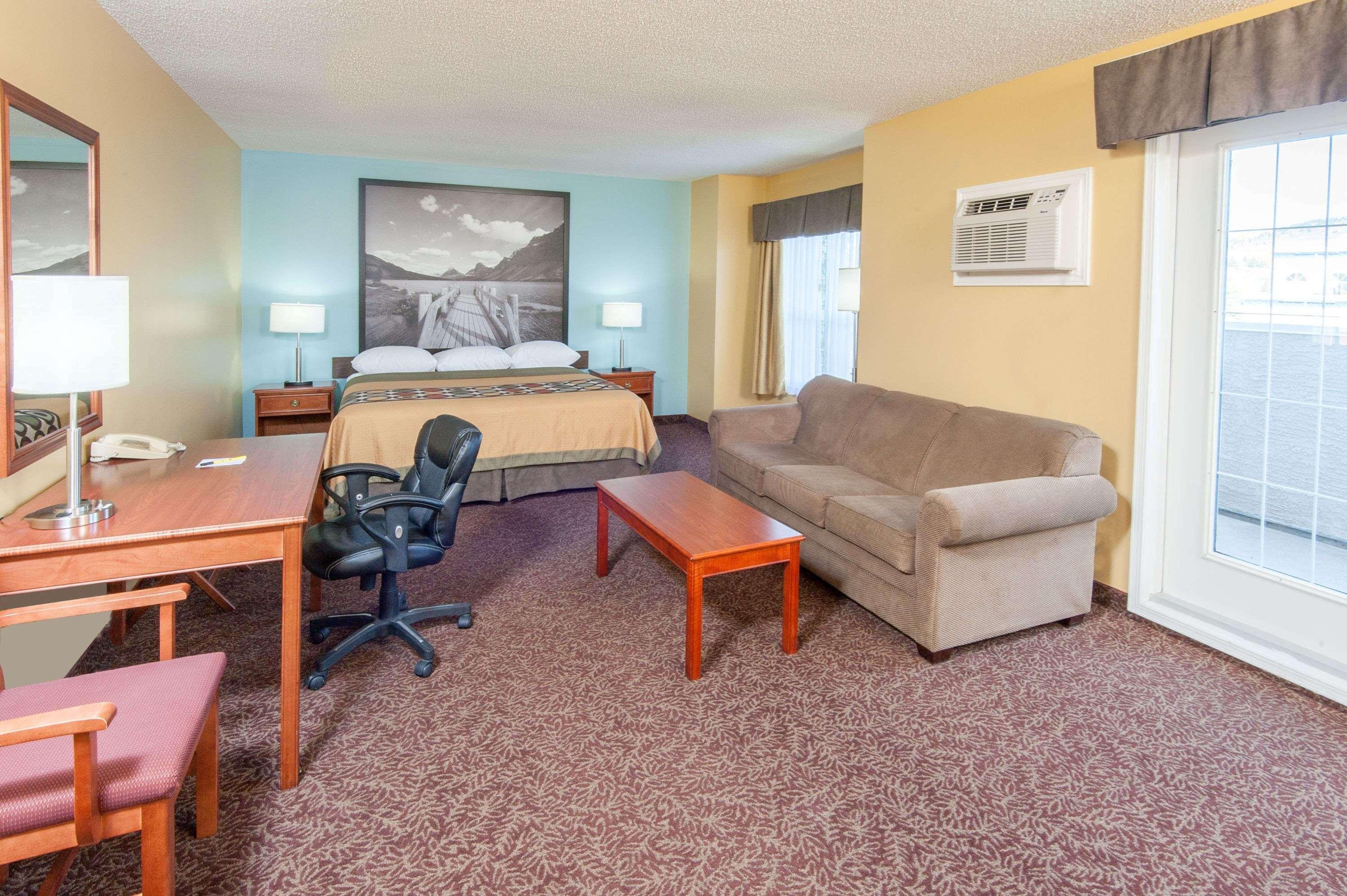 Super 8 By Wyndham Hotel Cochrane