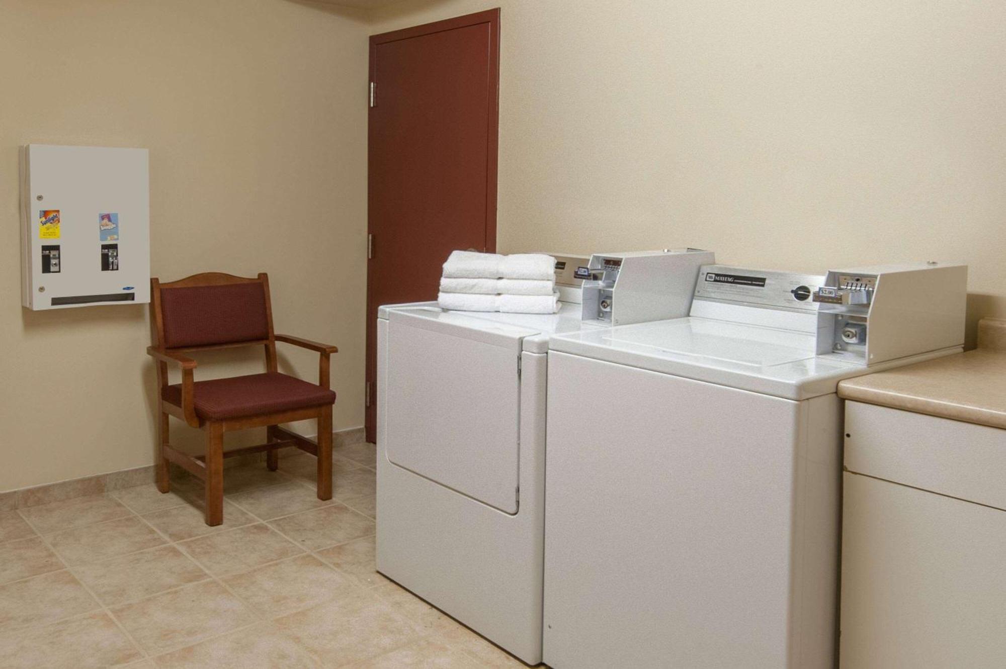 Super 8 By Wyndham Hotel Cochrane