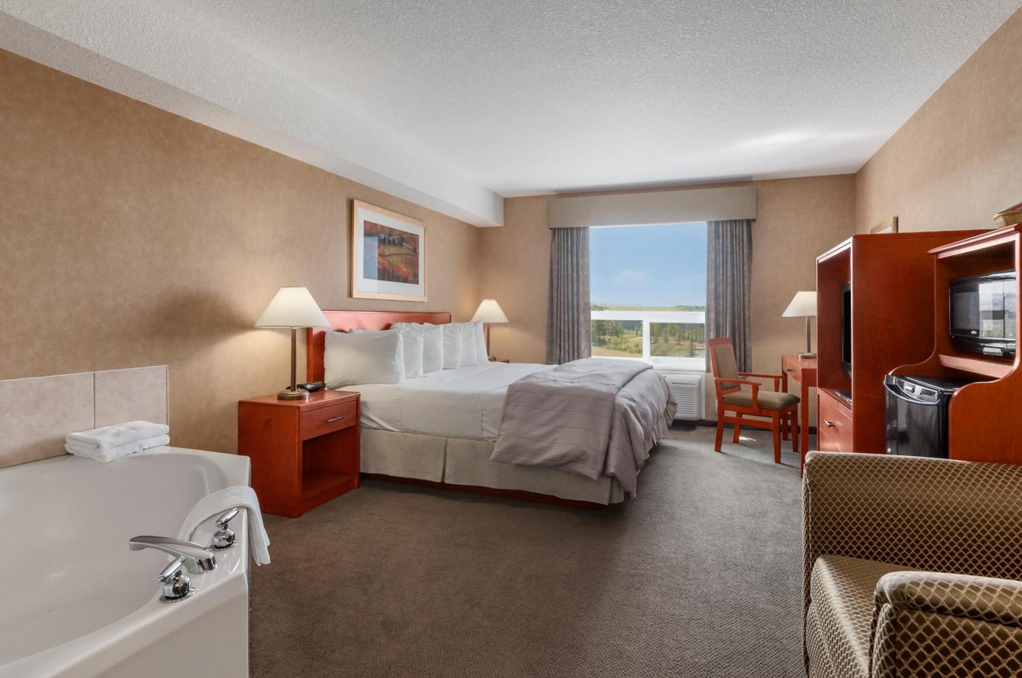Days & By Wyndham Hotel Cochrane