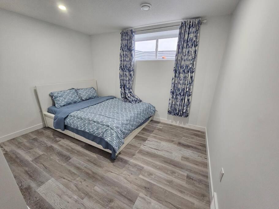 Entire Guest In Cochrane, Ab Apartment Cochrane