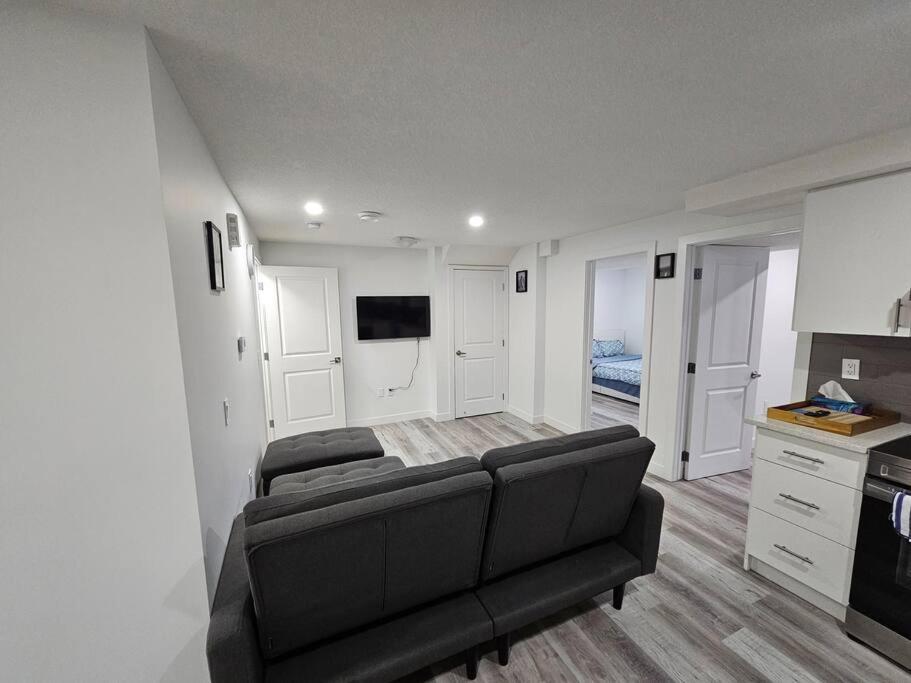 Entire Guest In Cochrane, Ab Apartment *