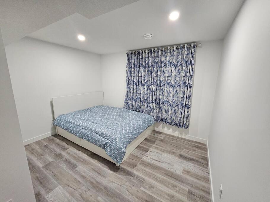 Apartment Entire Guest In Cochrane, Ab *