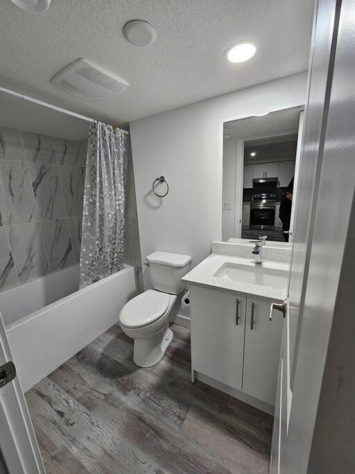 Apartment Entire Guest In Cochrane, Ab *