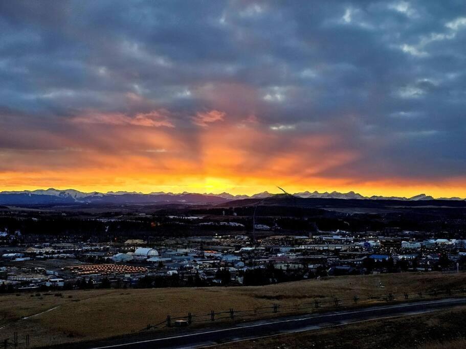 Entire Guest In Cochrane, Ab