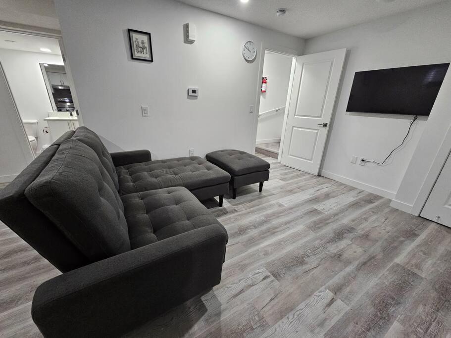 Entire Guest In Cochrane, Ab Apartment *