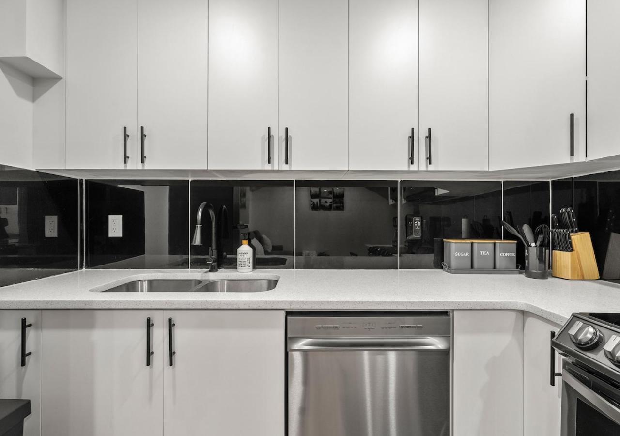 Mountain Hideaway Two Bedrooms Free Park Pass Apartment Cochrane