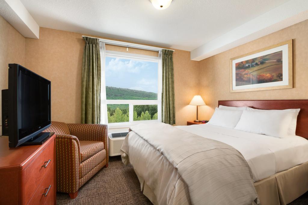 Days & By Wyndham Hotel 2*