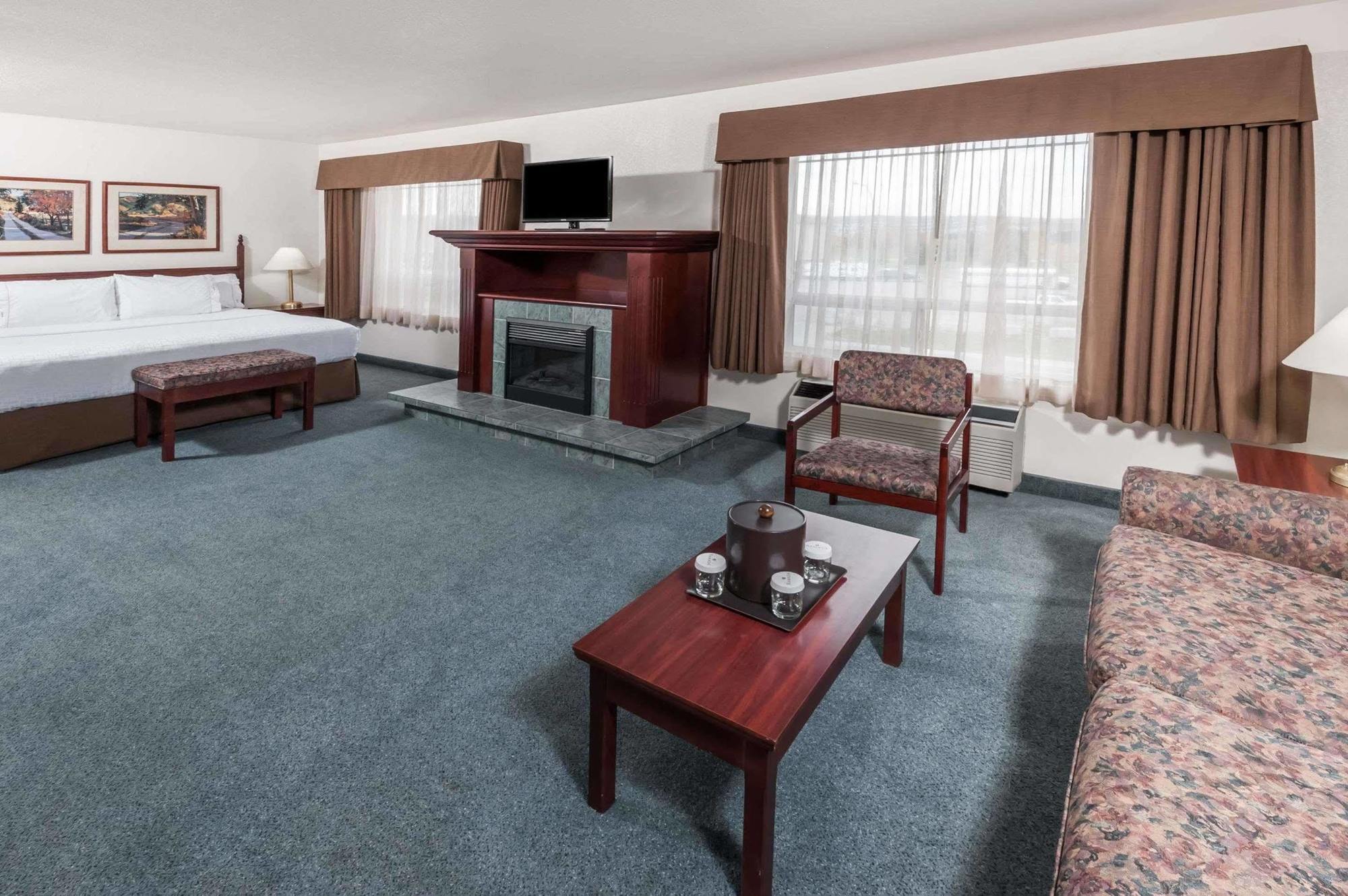 Hotel Ramada By Wyndham Cochrane 3*