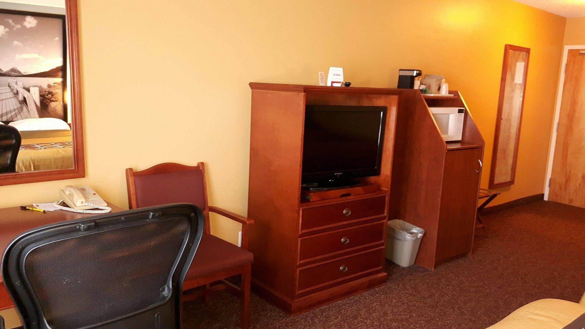 Super 8 By Wyndham Hotel Cochrane