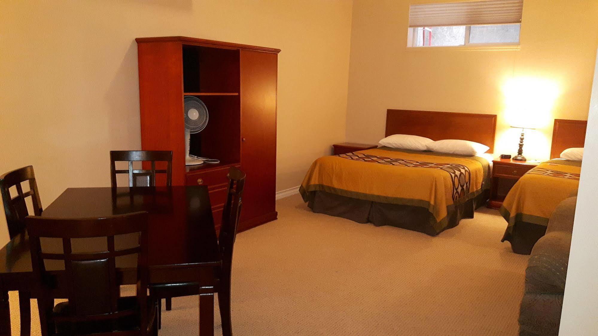 Super 8 By Wyndham Hotel Cochrane