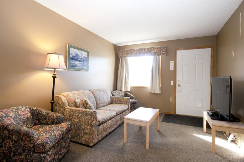 Motel Bow River