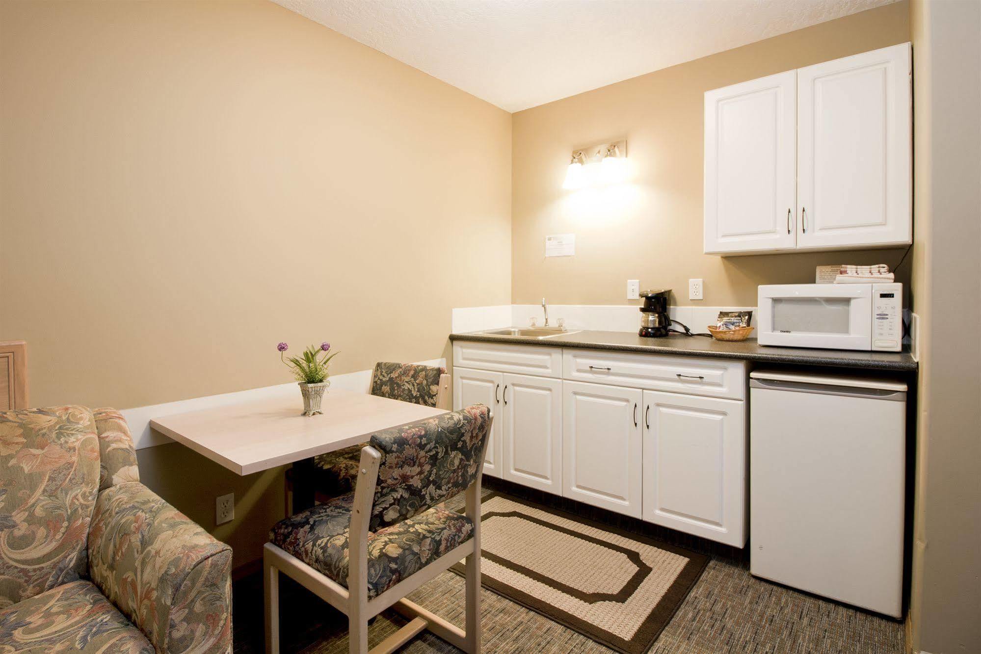 Motel Bow River